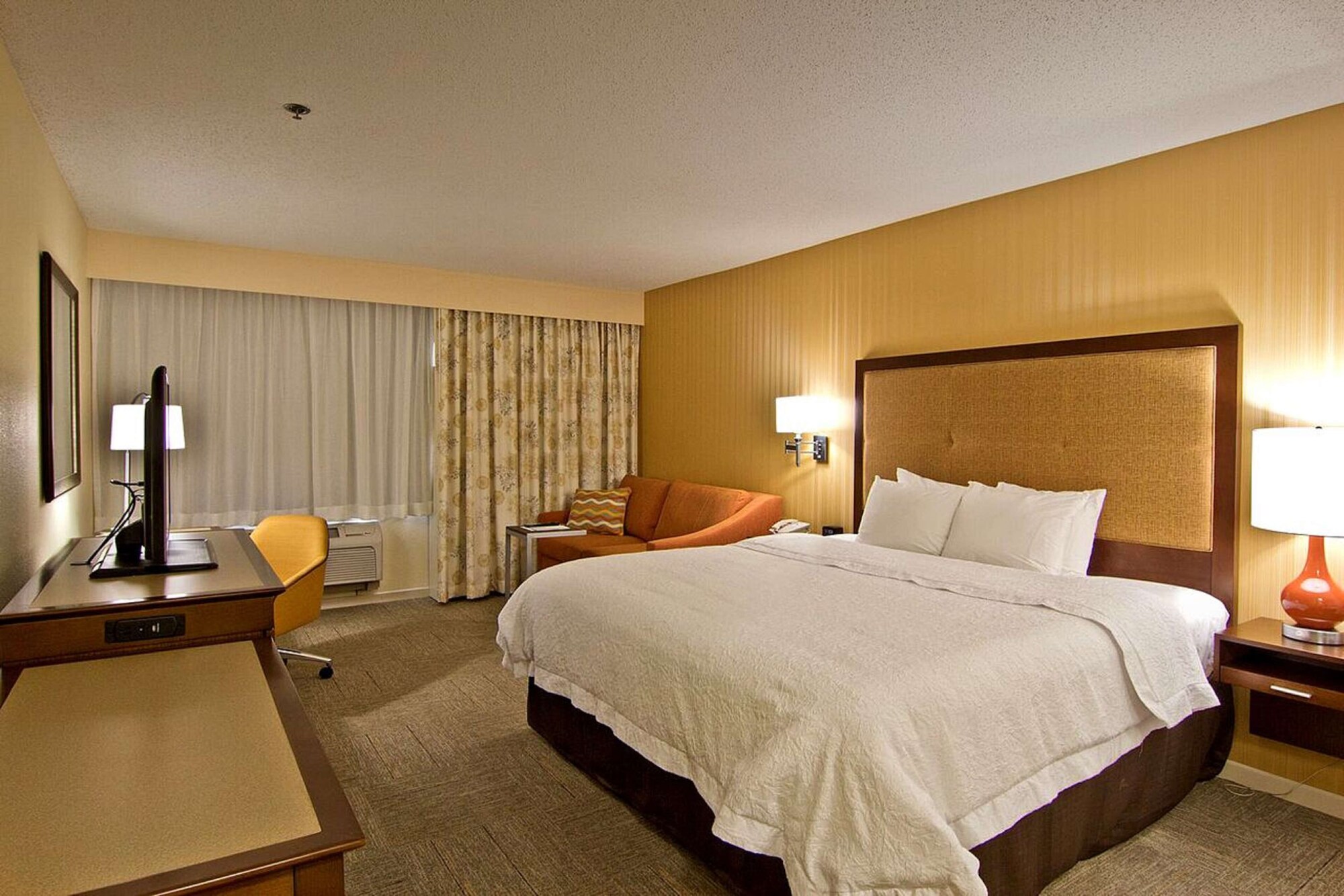 Deluxe, King Bed, Bath and Shower