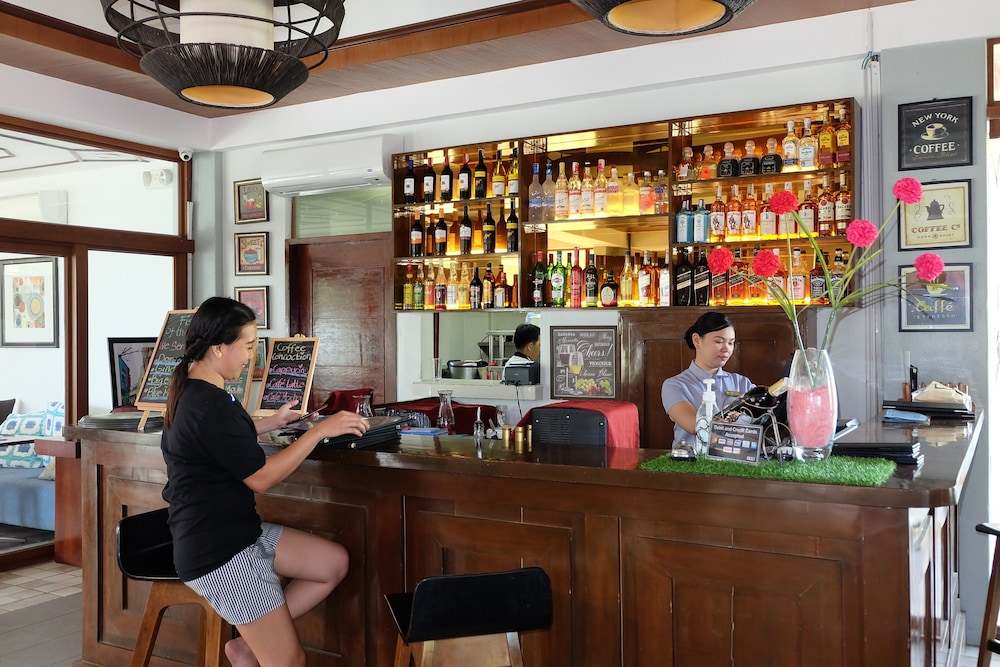 London Beach Resort And Hotel 15/24