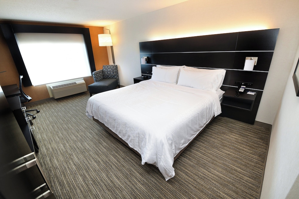 Holiday Inn Express Hotel And Suites Grand Forks 33/75
