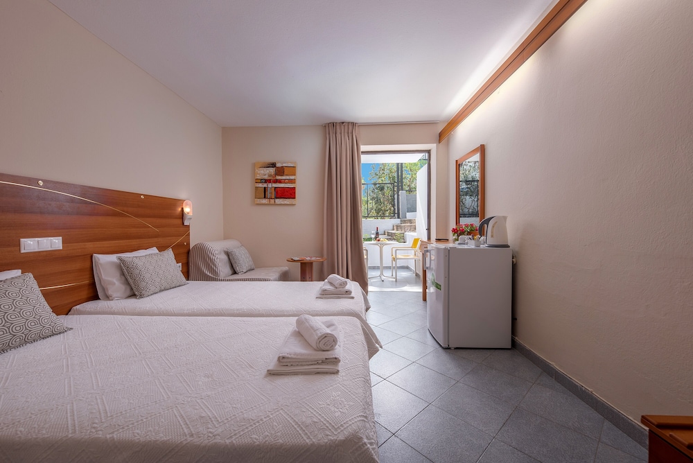 Dionysos Hotel Suites 15/68