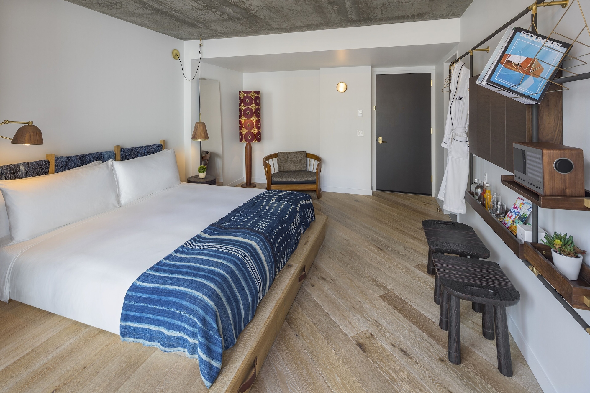 JUNIOR SUITE, KING BED, CITY VIEW, BALCONY