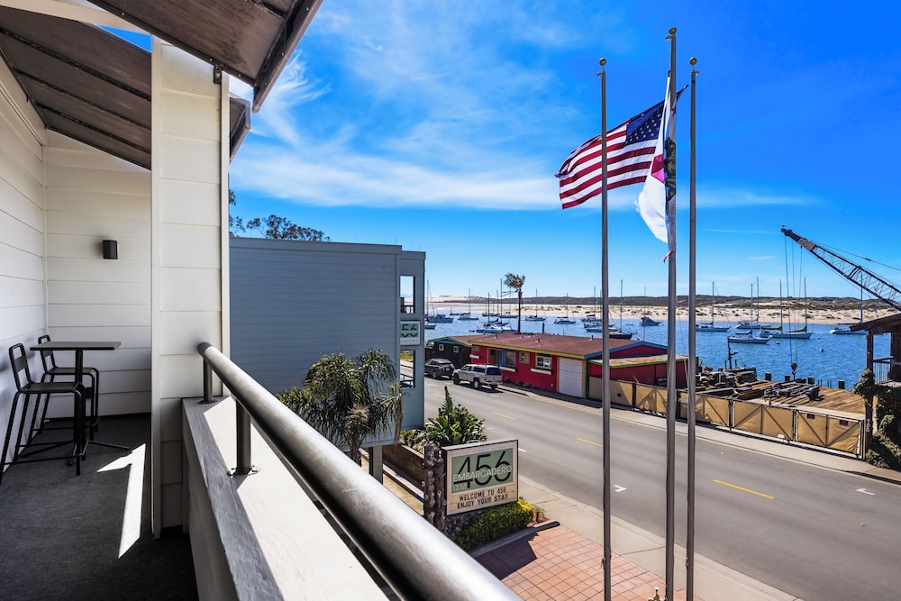 456 Embarcadero Inn Suites 52/77