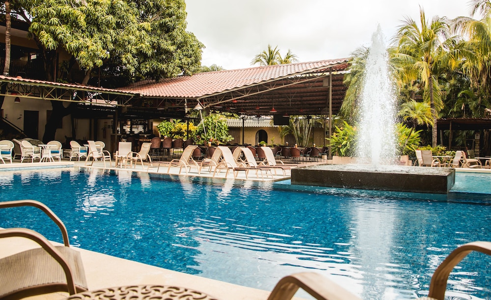 Hotel Coco Palms 67/76