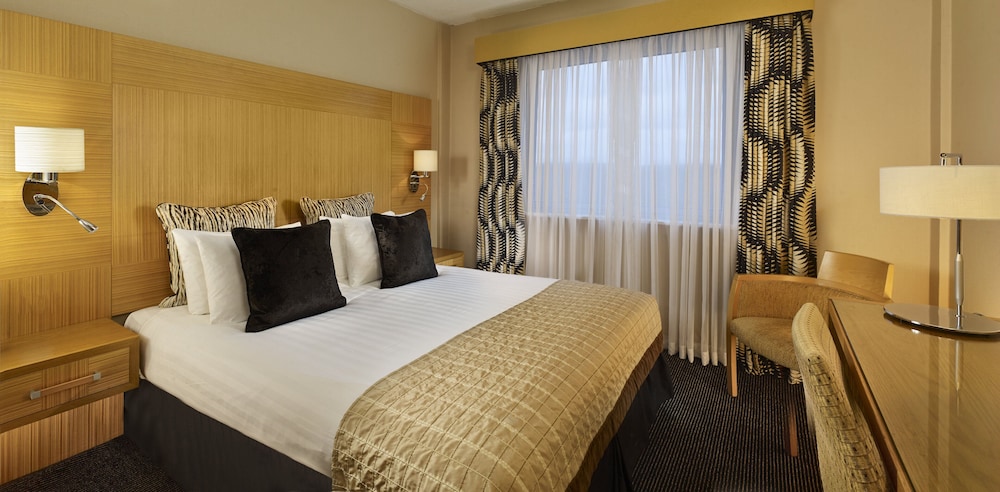 Crowne Plaza London Gatwick Airport 15/83