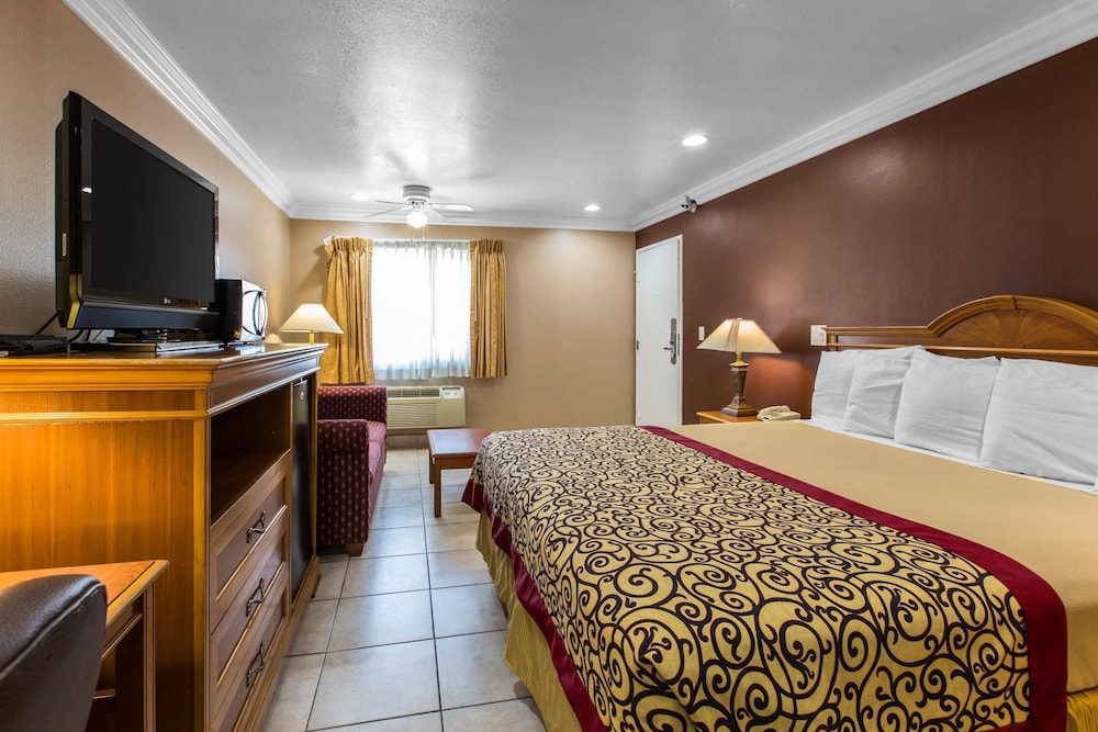 Rodeway Inn Cypress - Buena Park 10/32