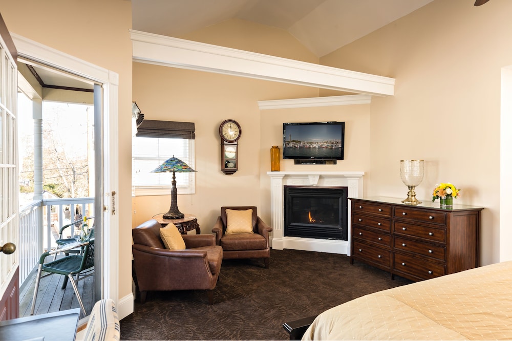 Crowne Pointe Historic Inn Spa 53/75