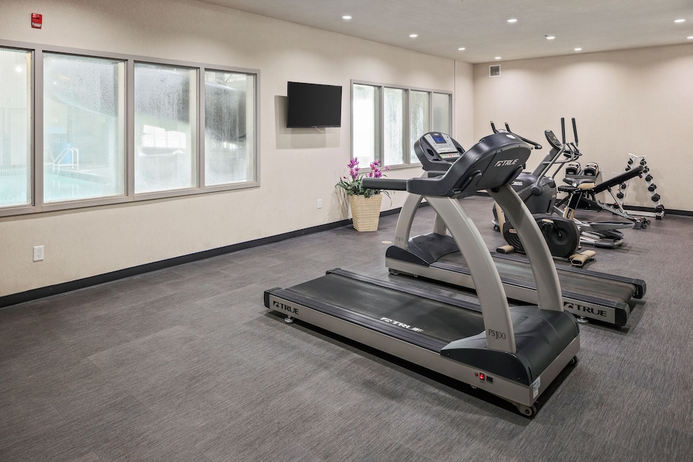 Home Inn and Suites Regina Airport 30/68