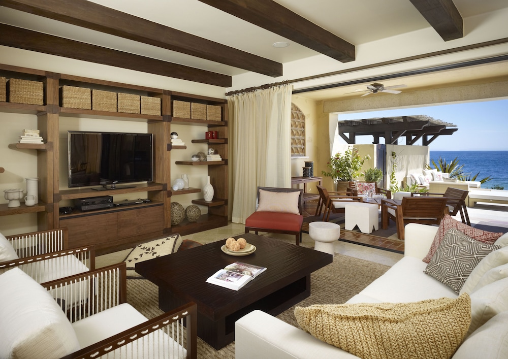 Hacienda Beach Club And Residences 26/50
