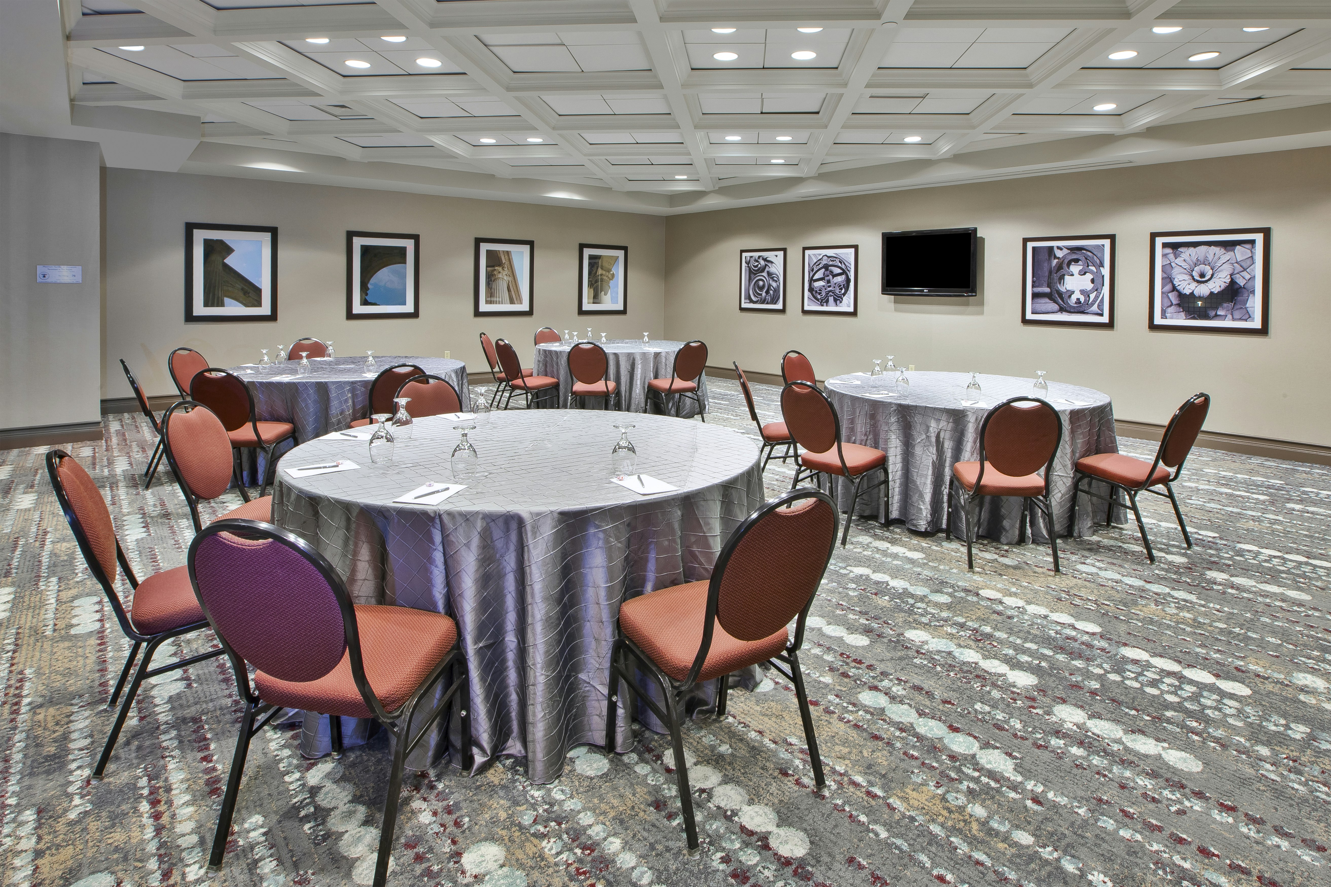 Embassy Suites Columbus - Airport 62/70