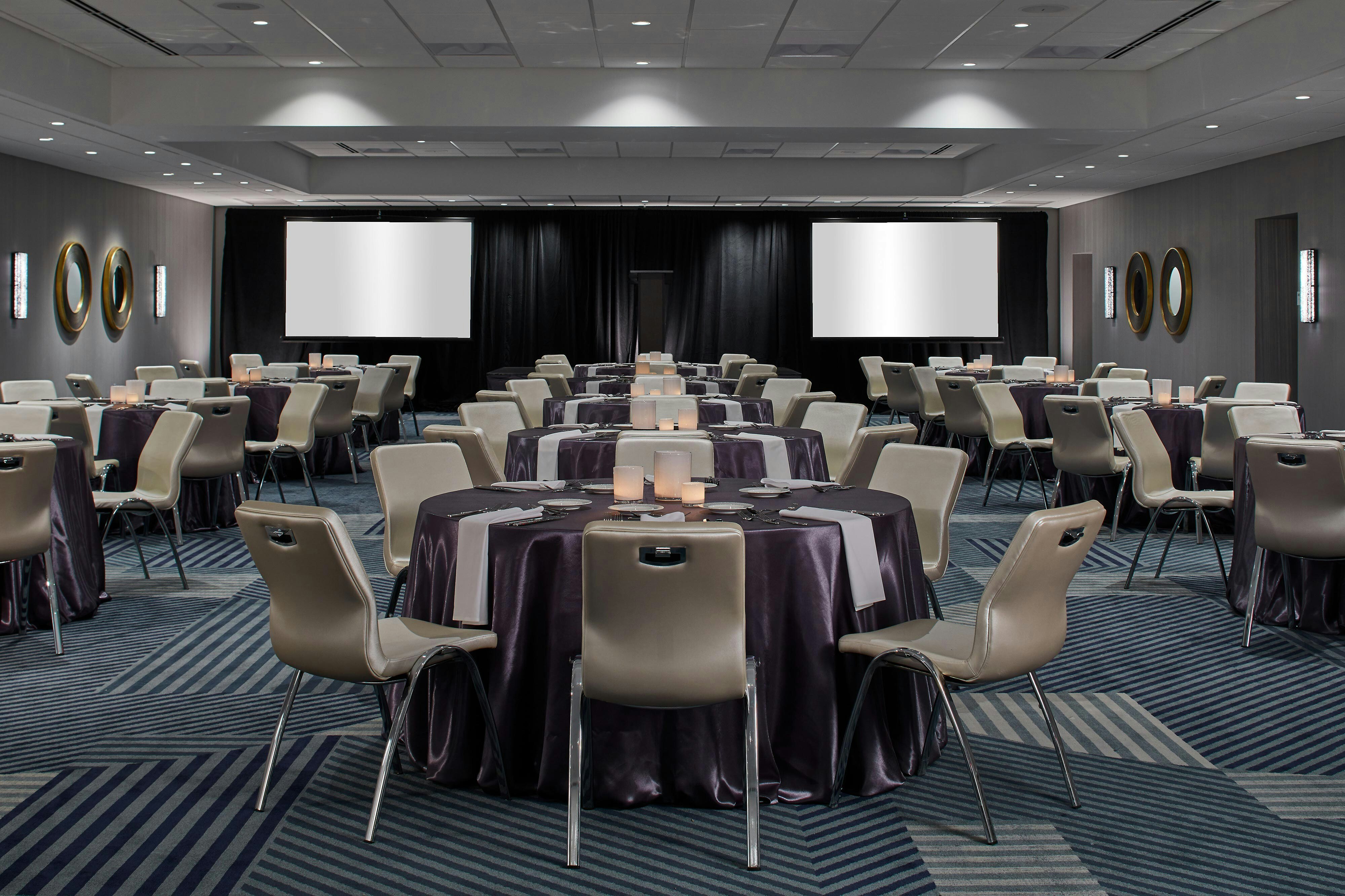 Le Meridien St. Louis Clayton (ex Sheraton Clayton Plaza Hotel) 24/36