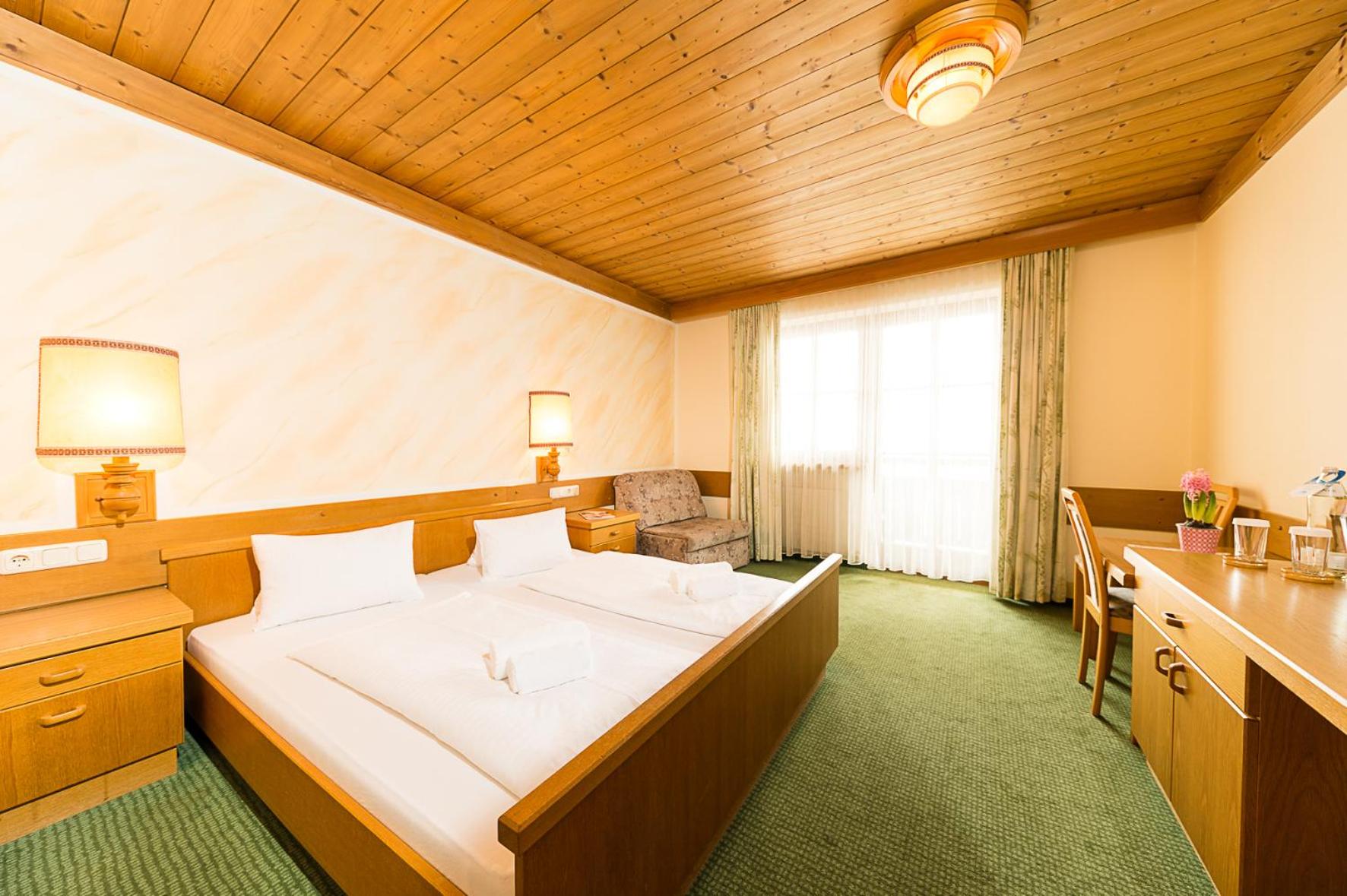 LANDGASTHOF ALMERWIRT 10/21