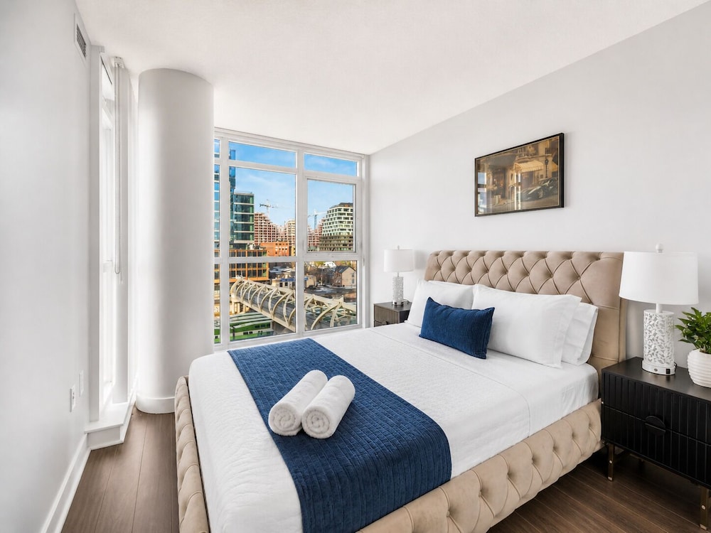 2 Bedrooms, Family Suite, 2 Queen Beds, City View, Sofa