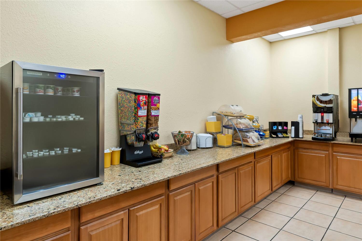Days Inn by Wyndham Petersburg/South Fort Lee 8/14