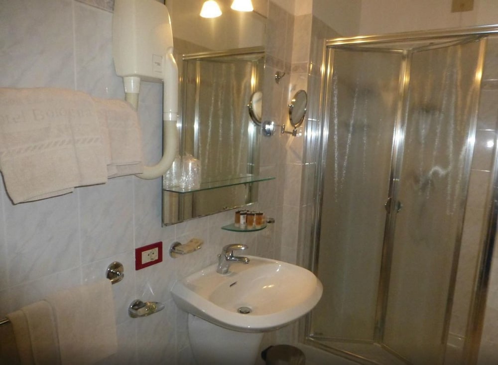 ROOM, DOUBLE BED