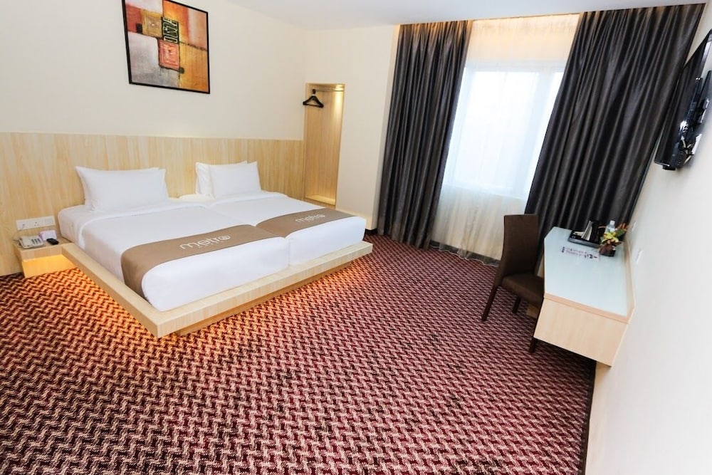 DELUXE, TWIN BEDS