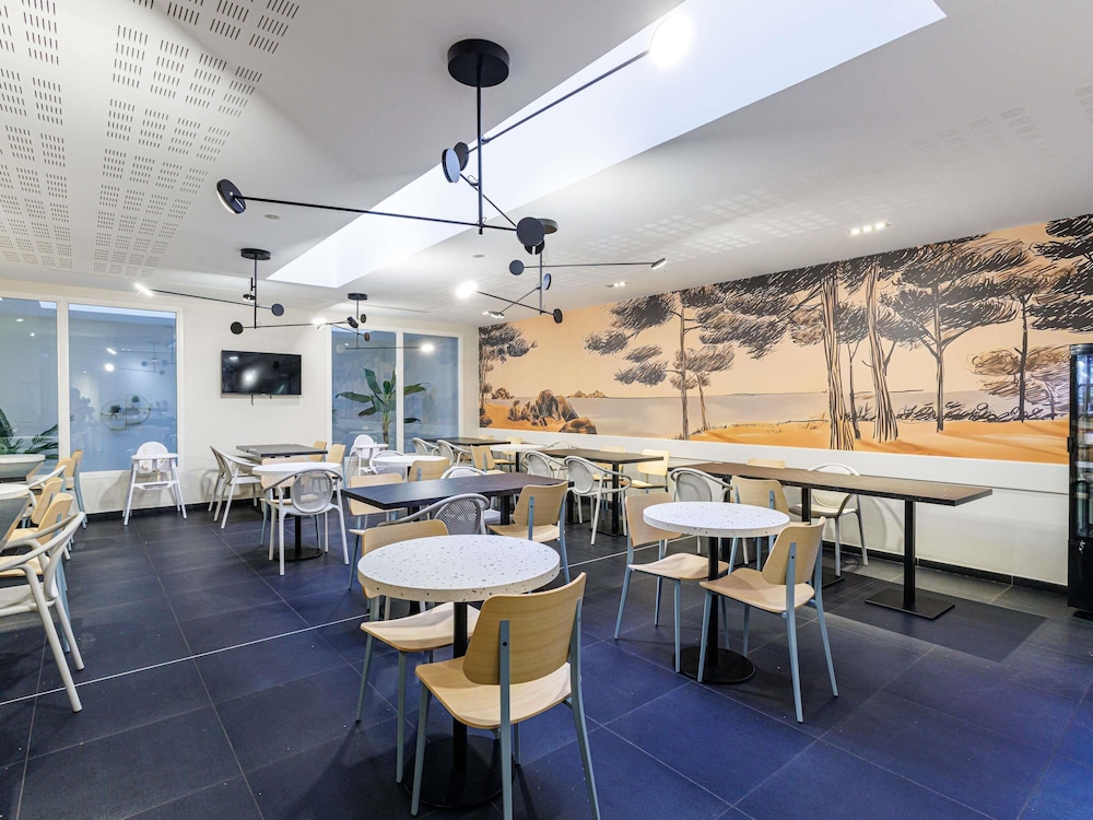 restaurant cafeteria