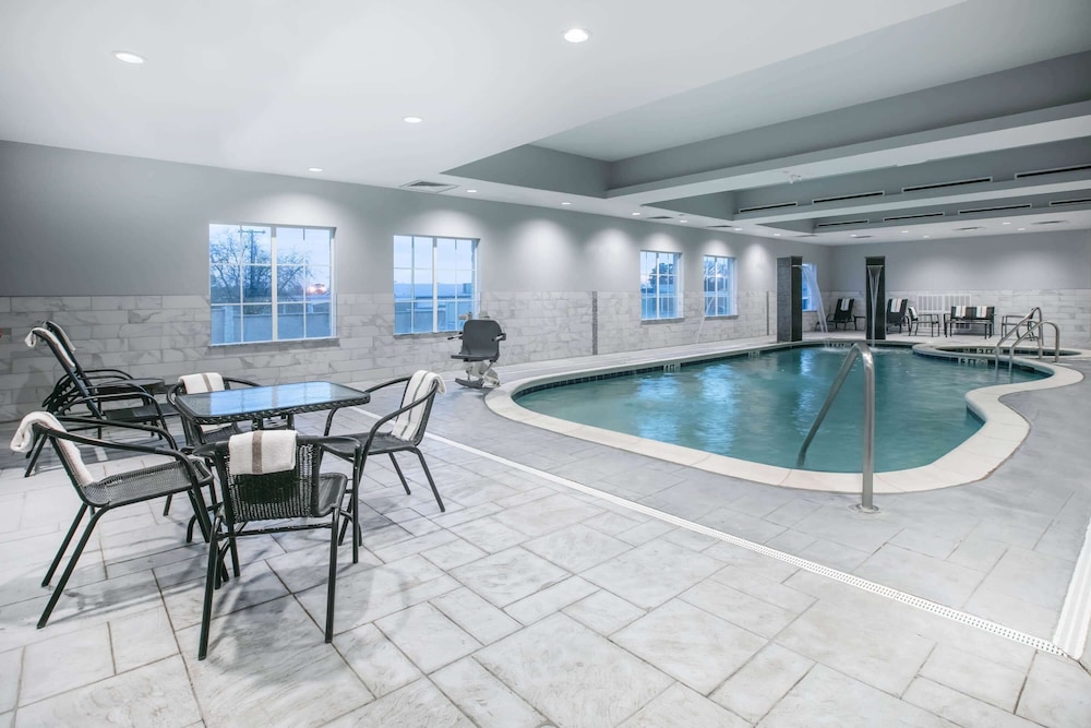 La Quinta Inn and Suites by Wyndham DFW Airport West - Euless 49/65