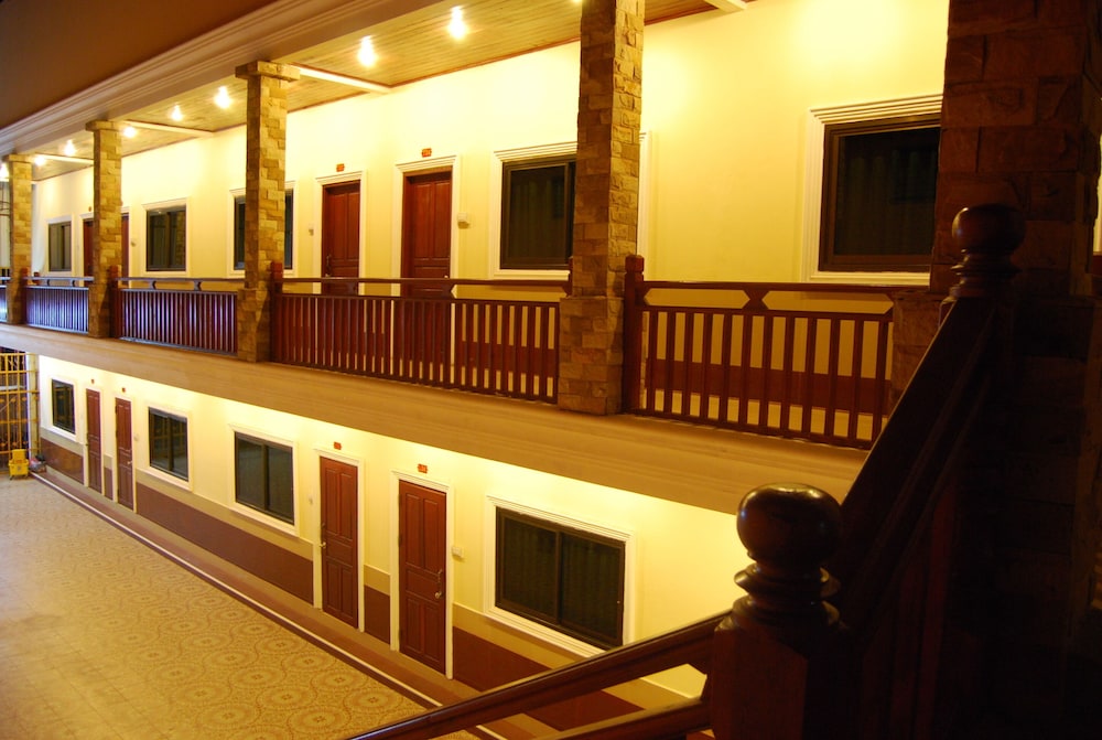 Sengkeo Hotel 10/50
