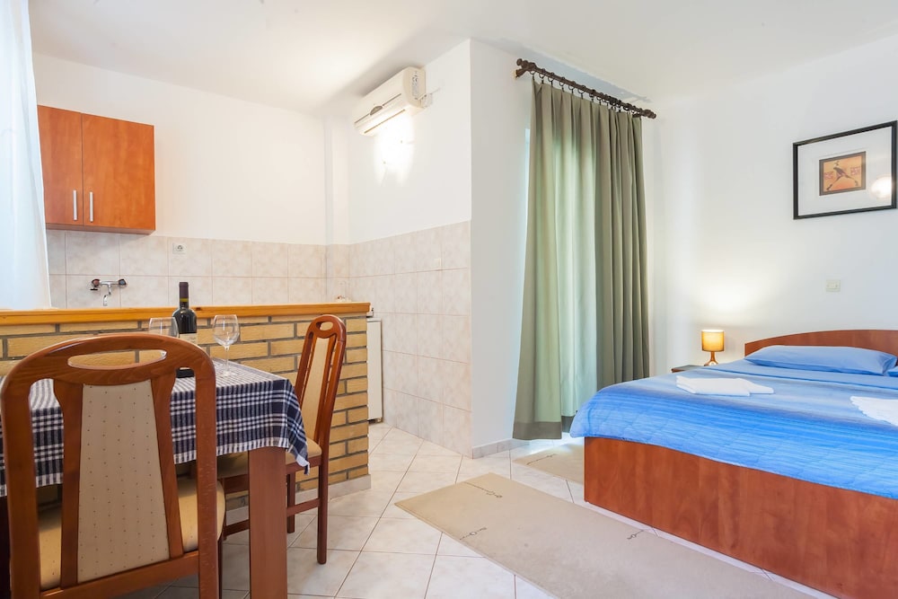 Villa Mitrovic 23/50