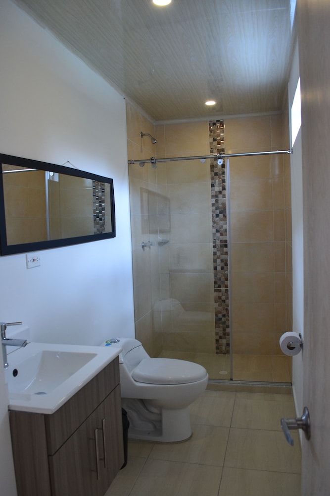 EXECUTIVE, TWIN BEDS