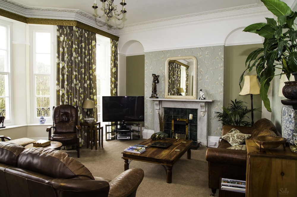 The Collingdale Guest House 30/50