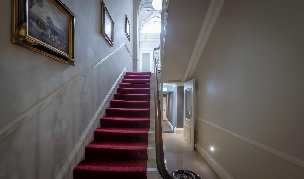 Albany House Hotel 35/57