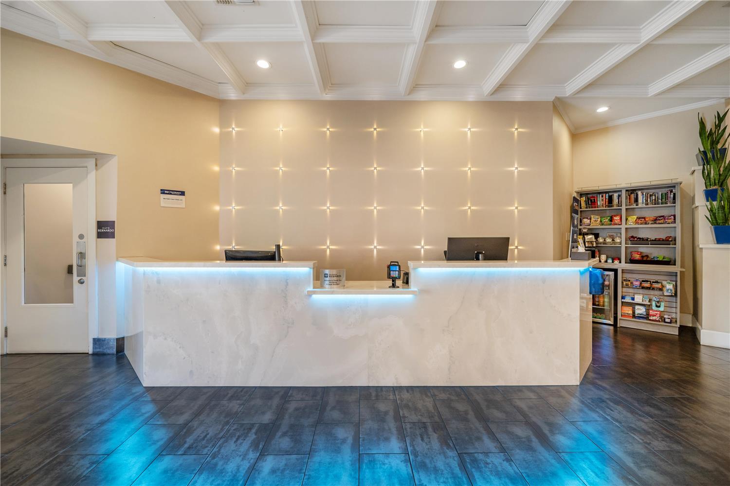 Best Western Plus Palm Court Hotel 4/42