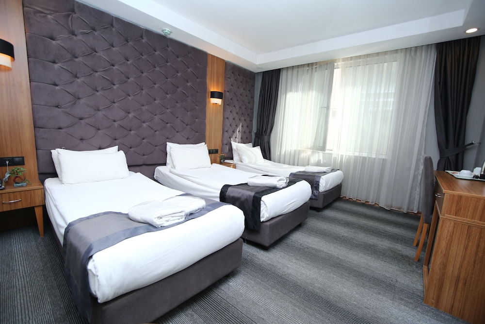 Grand Silay Hotel 20/50