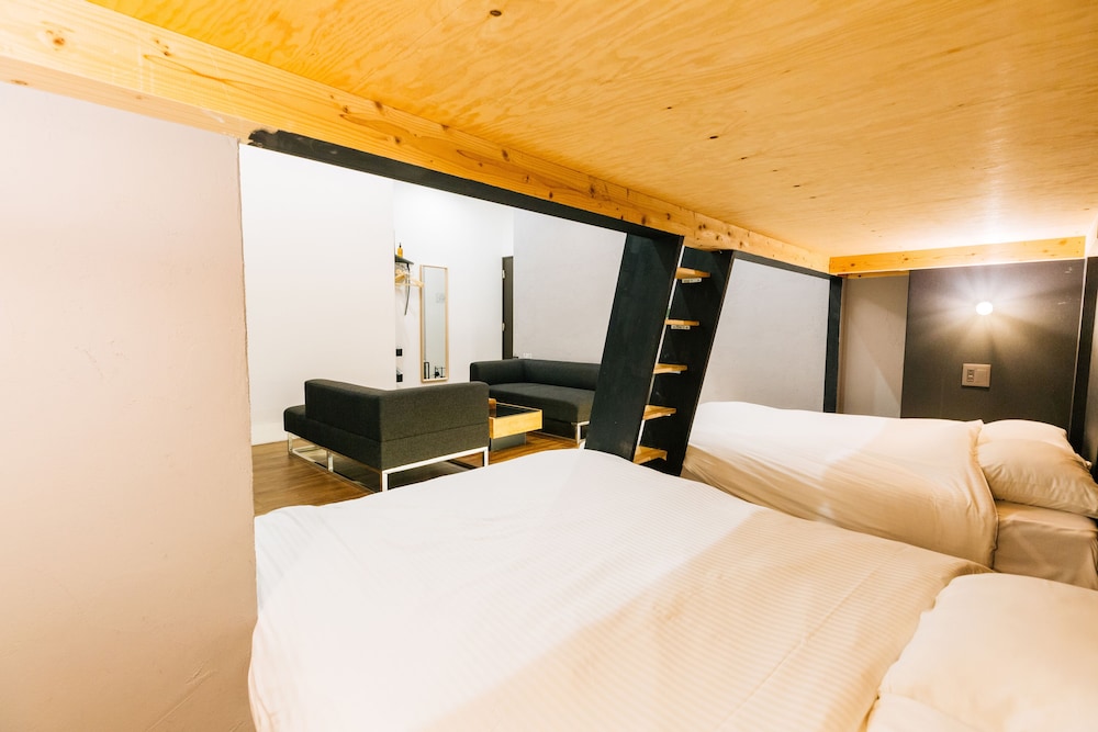 SUPERIOR, STUDIO, MULTIPLE BEDS, KITCHENETTE