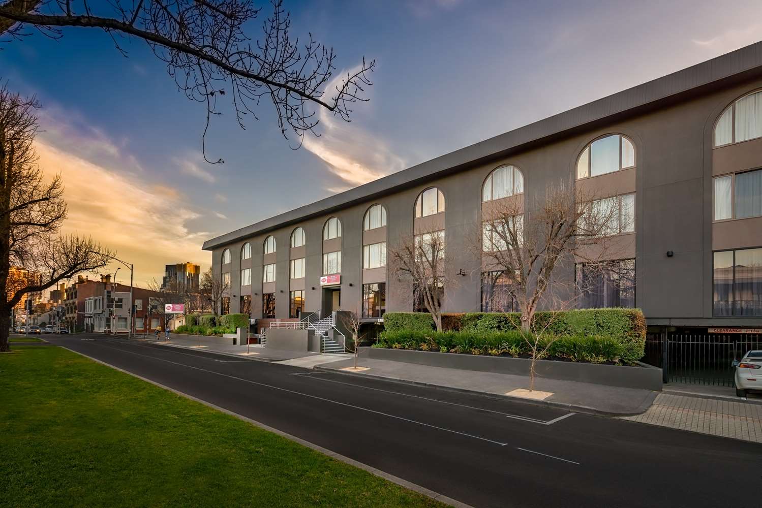 Best Western Plus Travel Inn Hotel 15/18
