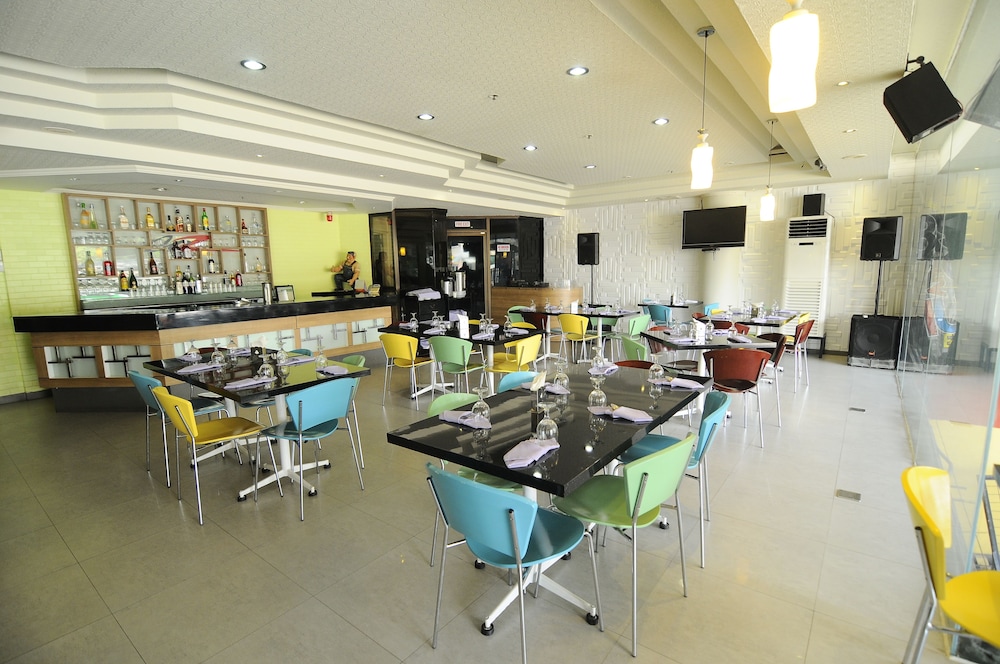 restaurant cafeteria
