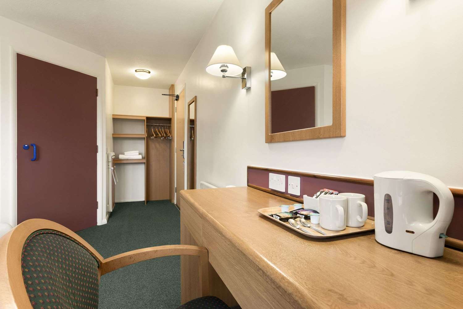 Days Inn by Wyndham Abington M74 6/12
