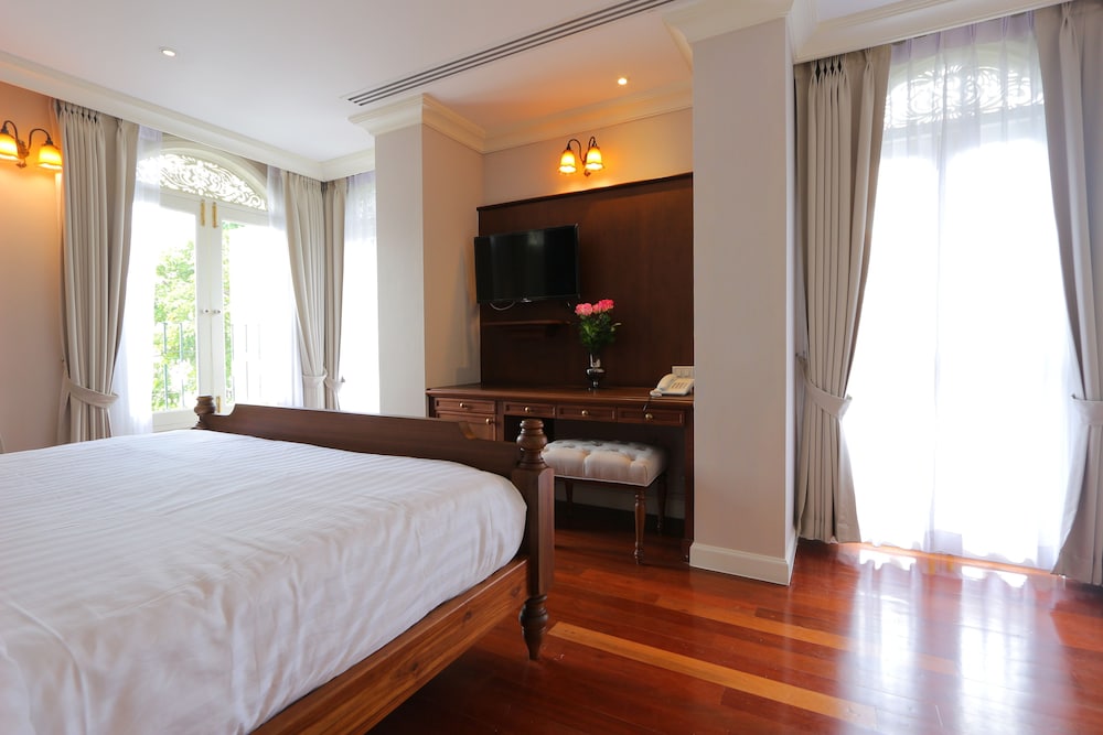 SUITE, RIVER VIEW, HOT TUB