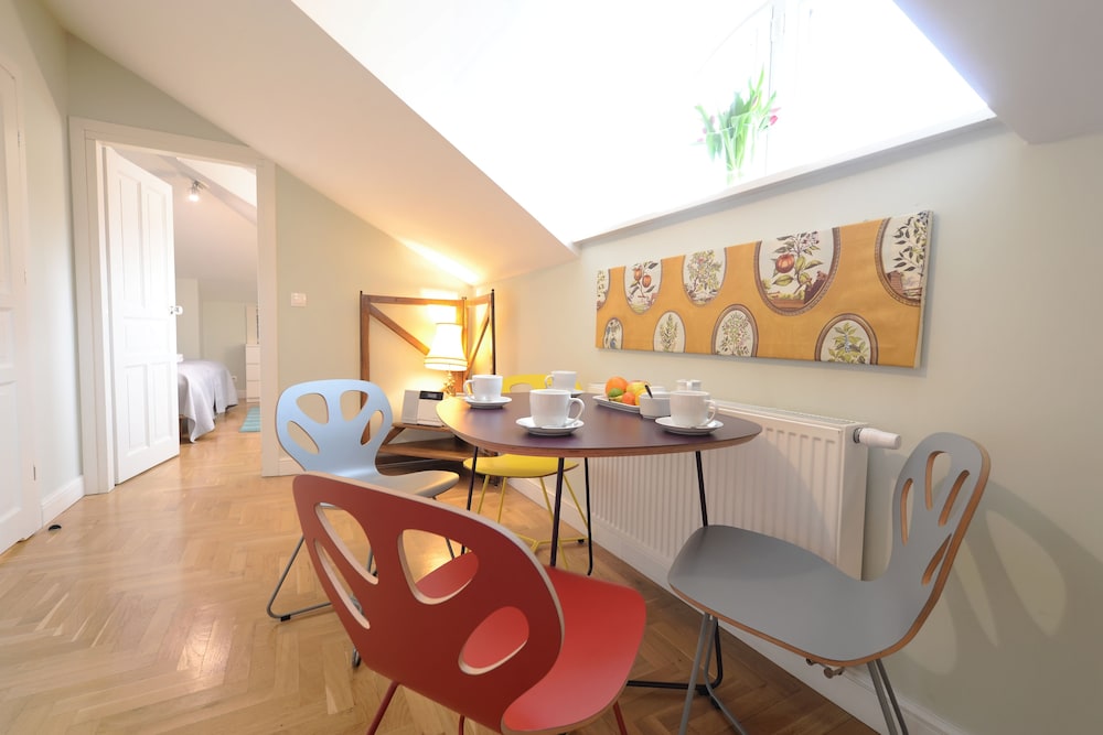 CRYSTAL SUITES CHEZ HELENA 53/64