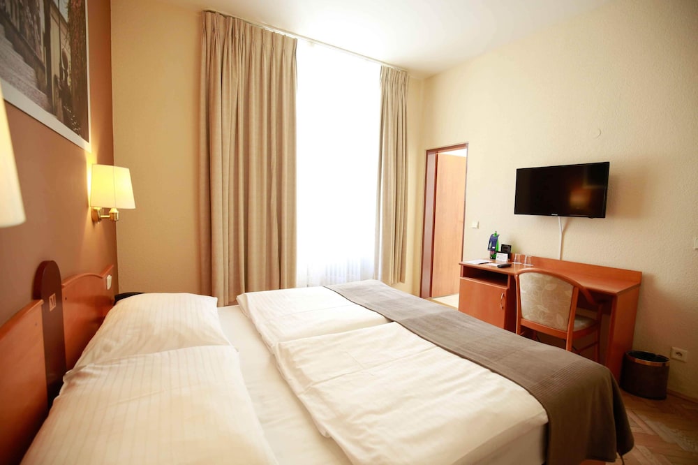 Hotel Merkur 10/63