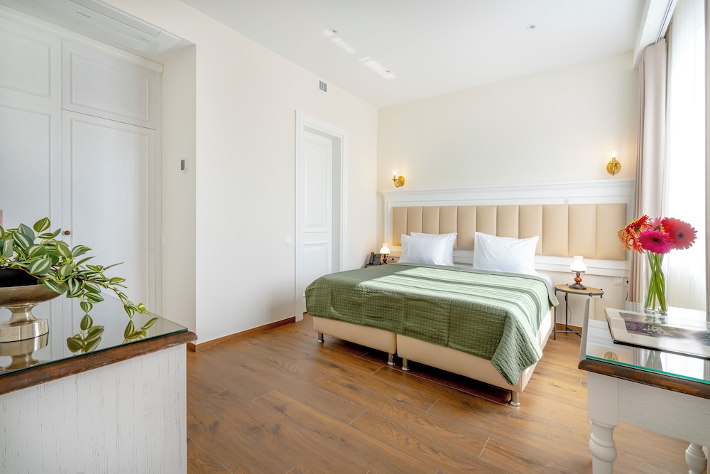 Iris Hotel Tbilisi 13/60
