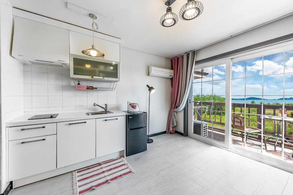 Ganghwa Rodemhouse Pension 7/48