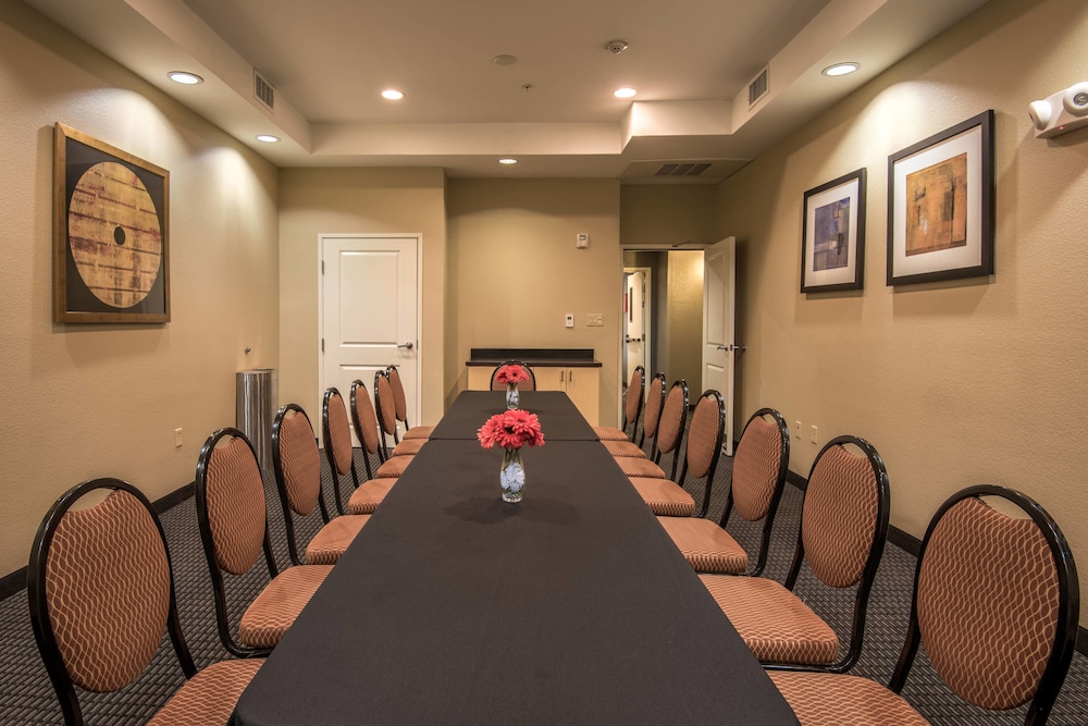 TownePlace Suites Dallas DeSoto 25/27