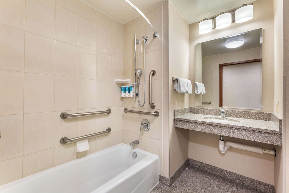 Drury Inn & Suites Phoenix Tempe 49/50