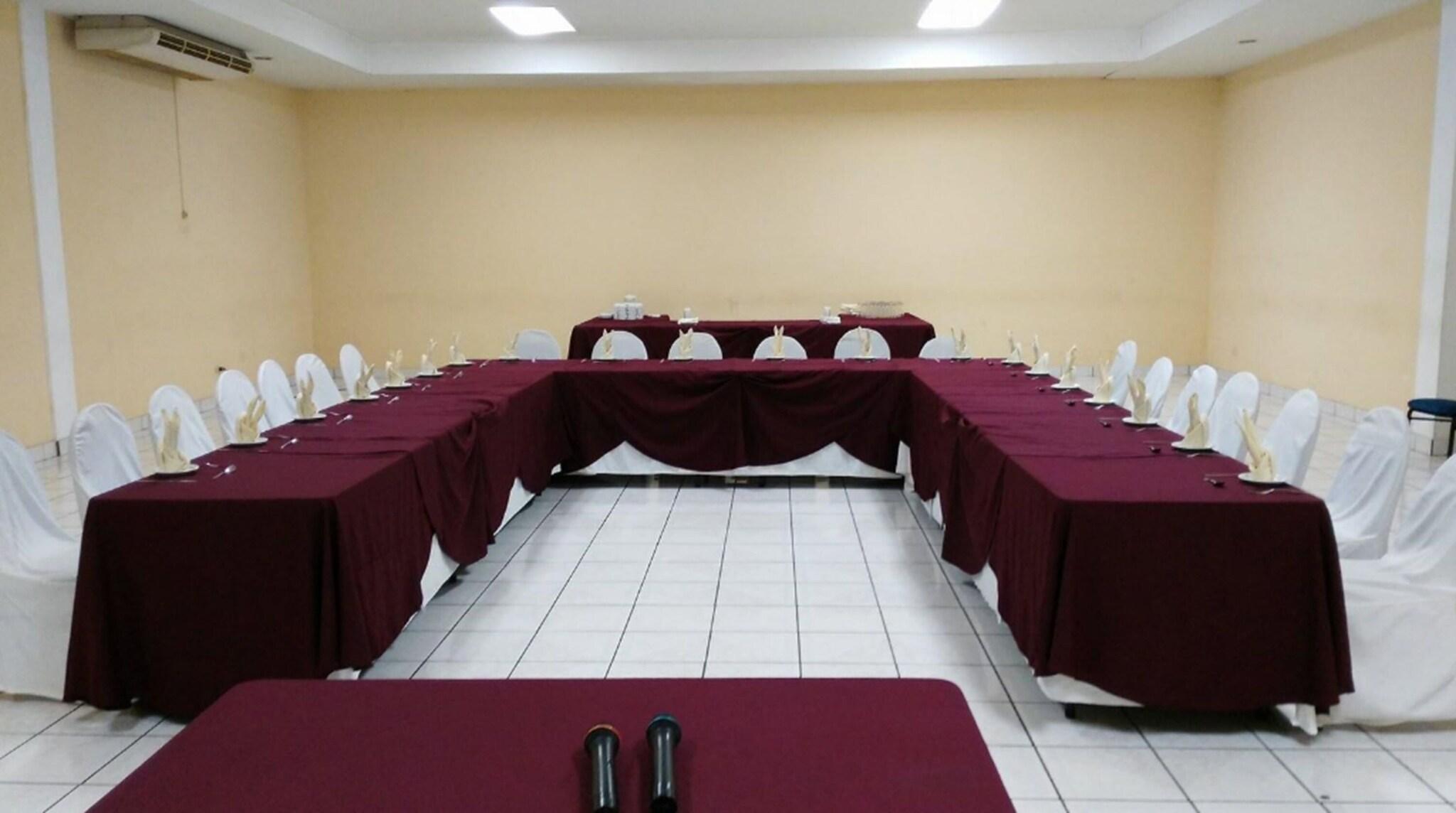 Tolteka Plaza 8/11