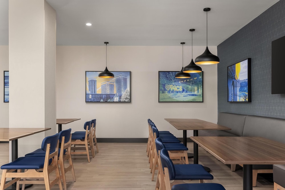 Hyatt Place Mississauga Airport Corporate Centre 25/50