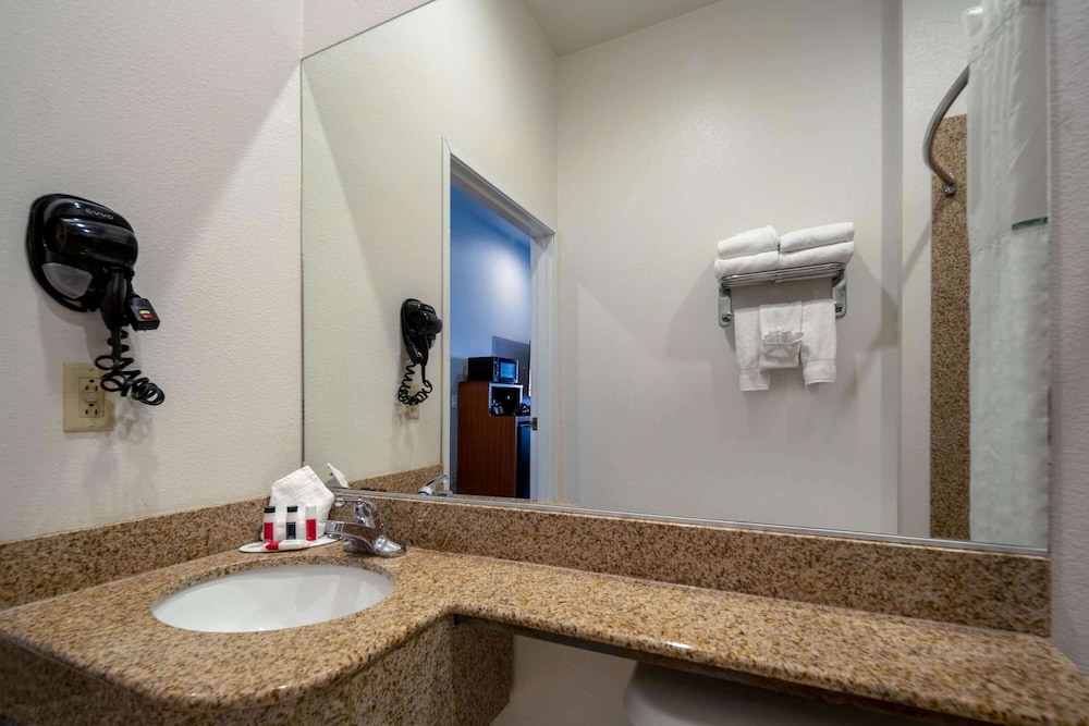 Microtel Inn Suites By Wyndham Tracy 9/67