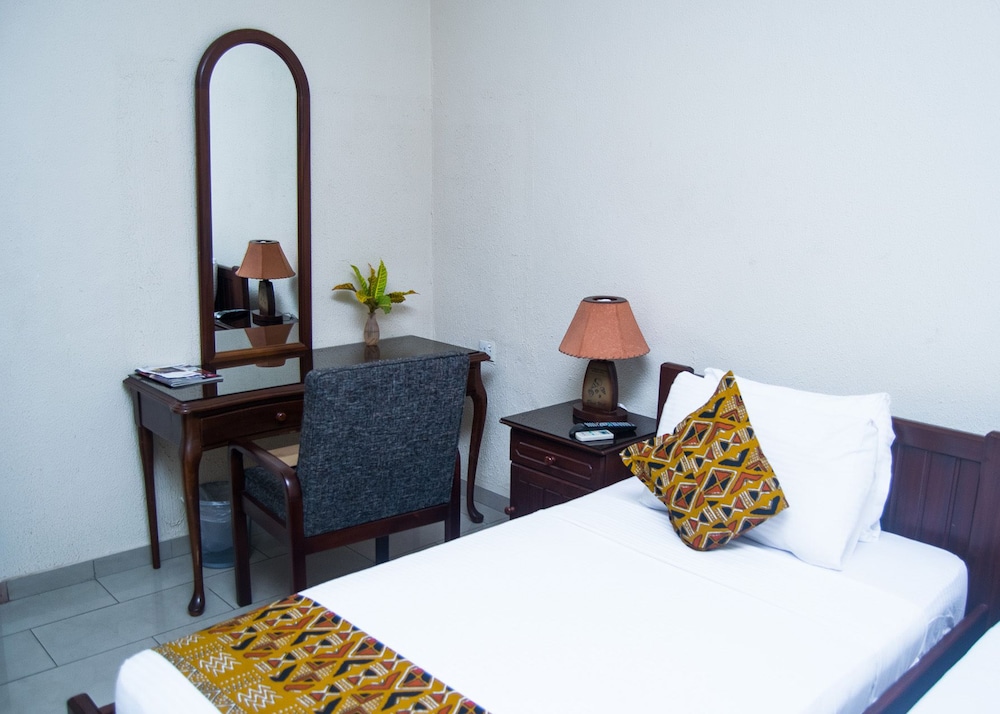 Coconut Grove Regency Hotel 13/66