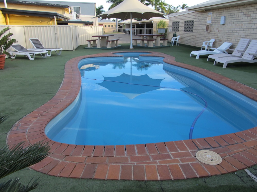 SUN PALMS MOTEL 38/67
