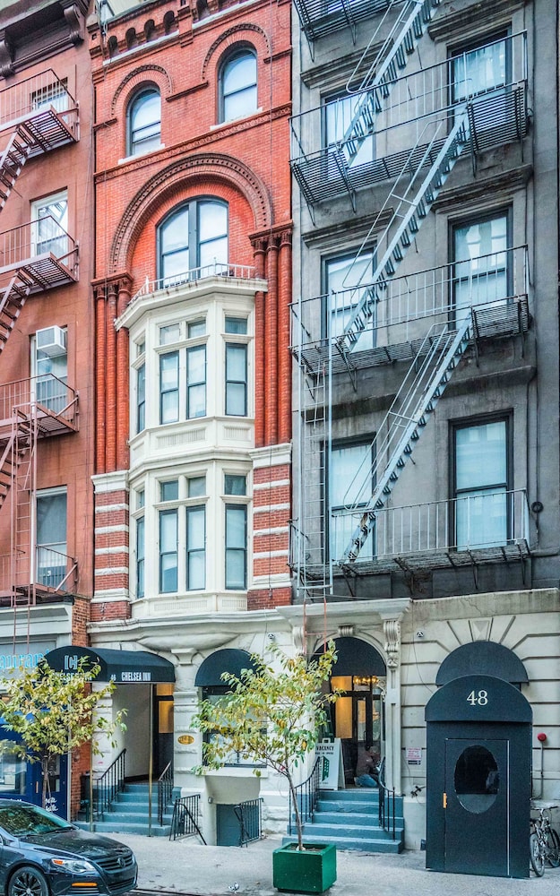 Chelsea Inn 2/70