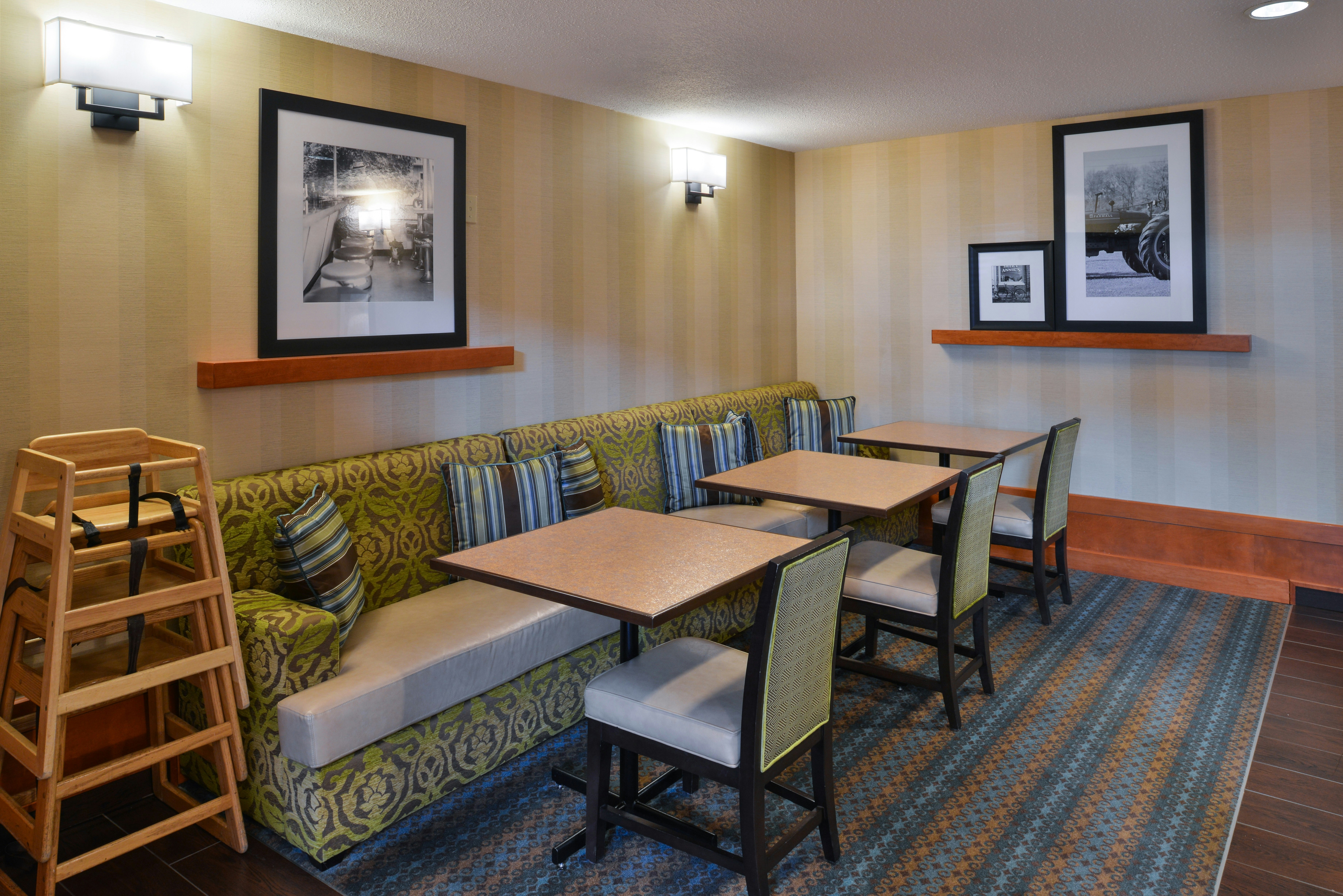 Hampton Inn & Suites By Hilton Calgary- University Northwest 36/61