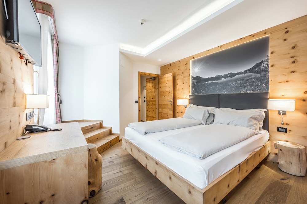 Garden Suite, King and Twin Beds