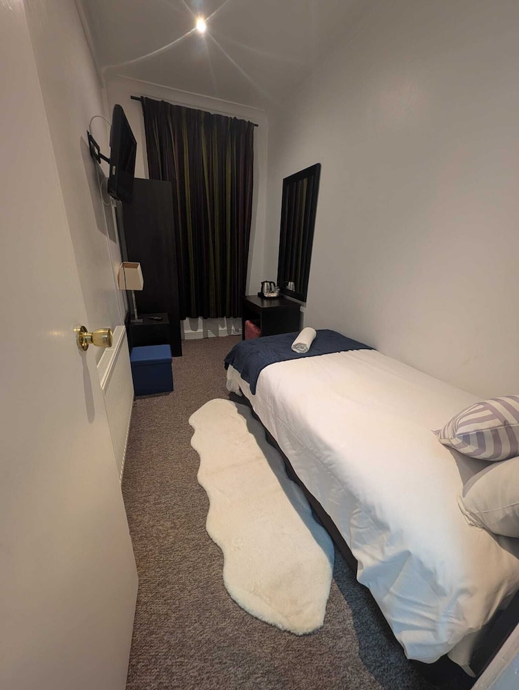London Shelton Hotel, Finsbury Park 35/51
