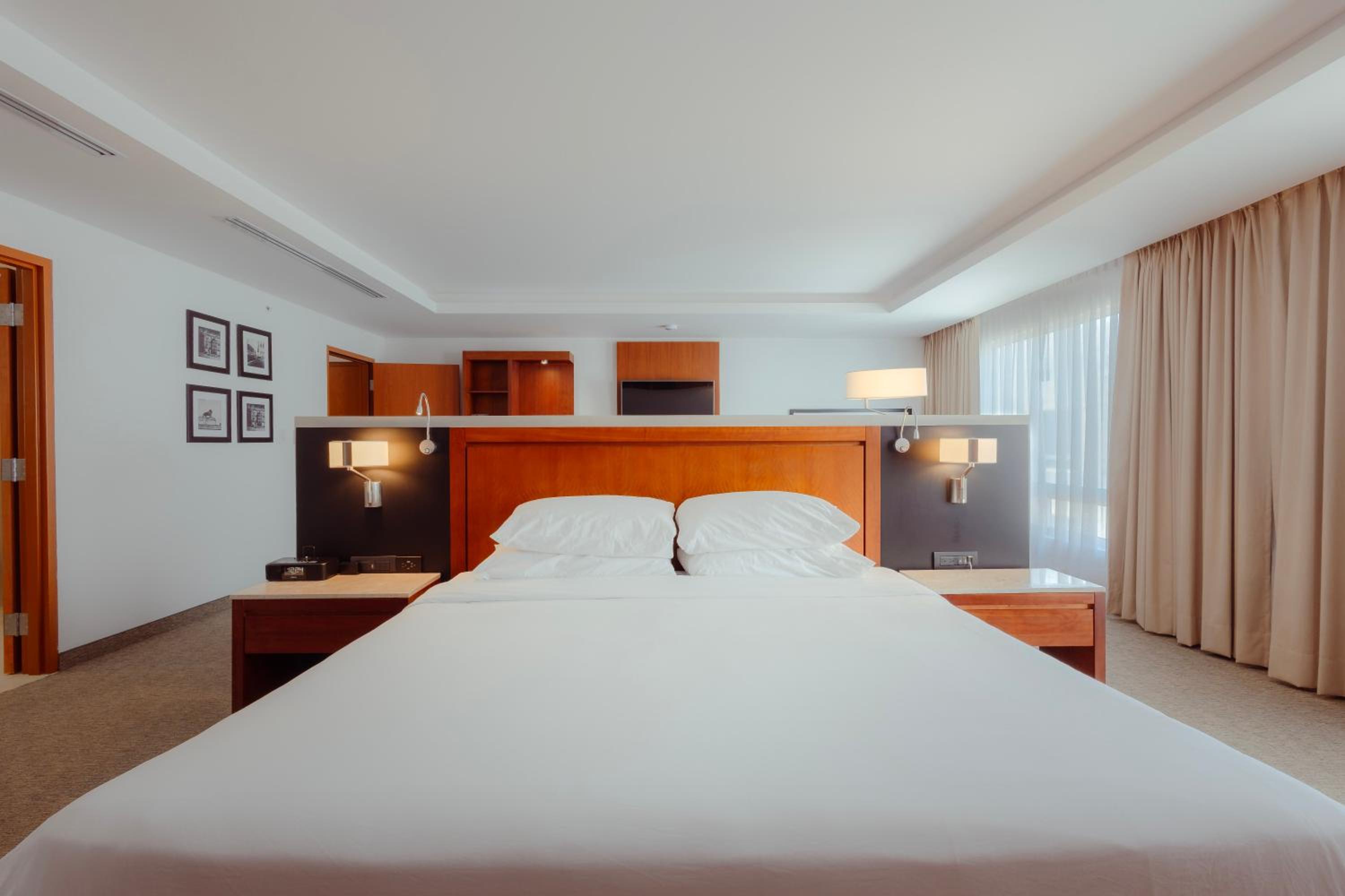 Master, Suite, King Bed, Sofa