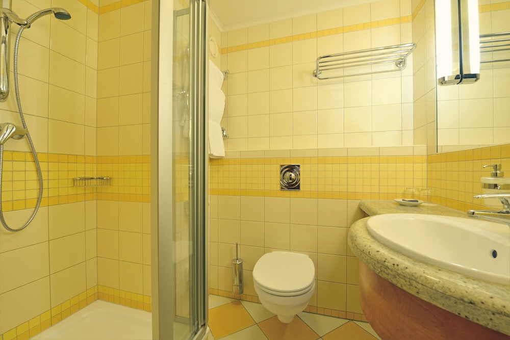 DANUBIUS HEALTH SPA RESORT BUK 11/62